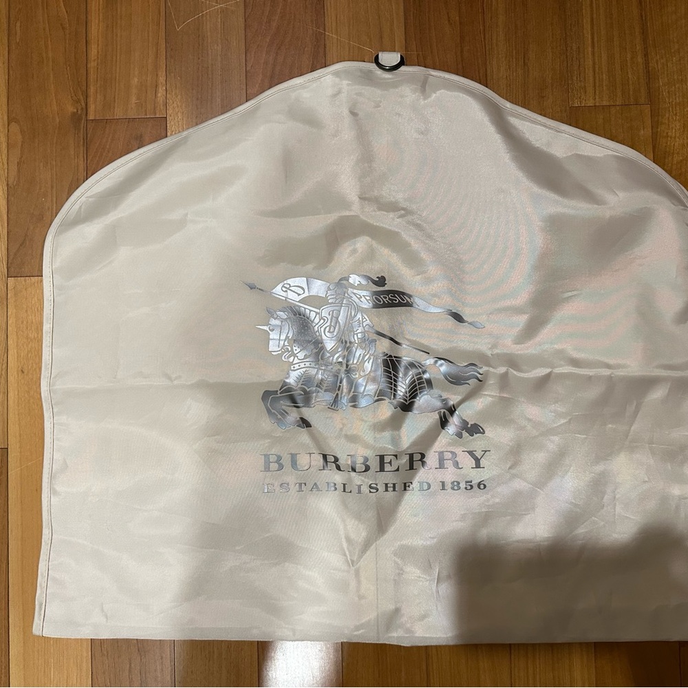 Burberry garmet bag